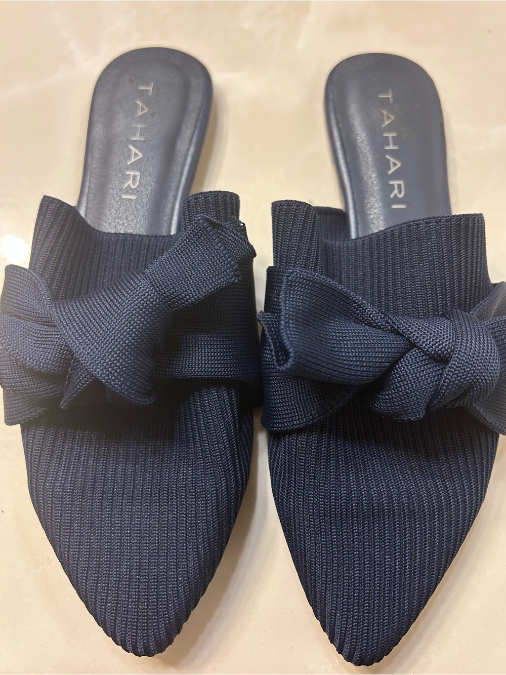 Tahari Bow Pointed Toe Business Casual Navy Ladies Slip-On Flats Size 7